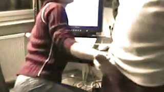 Gadna medicinska sestra u seksi bijelim čarapama daje svom doktoru lijepo pušenje. Zatim ga zamoli da je pojebe u misionarskom položaju. Uskoro ona jaše njegov kurac u obrnutom kaubojki pozi.
