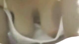 Nestašna i zavodljiva brineta Nadia Noel puše kite poput šampiona. Pogledajte ovaj POV video u kojem svom muškarcu daje neverovatno pušenje.
